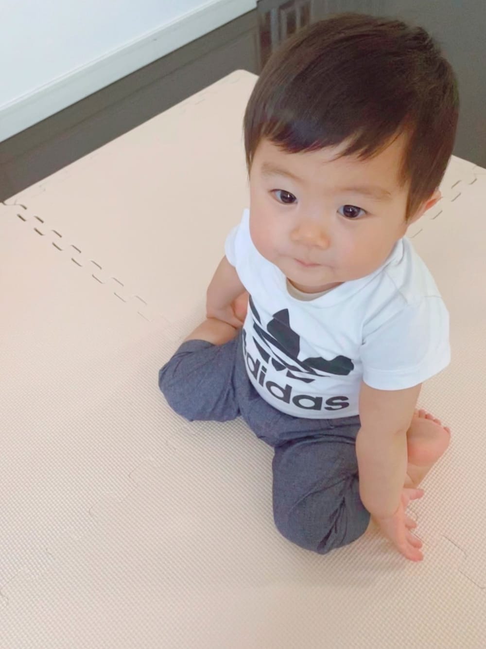 「1歳、夏コーデ、キッズコーデ、アディダス、ロンパース、シンプル、カジュアル、ブランシェス、いいね、save、フォローお願いします🤑、Tシャツ」｜「adidasのトレフォイル ロンパース I TREFOIL BODY［アディカラー/adicolor］オリジナルス（ロンパース、ホワイト系）」を使った、KotaMashi6さん（キッズ・70cm）の夏コーディネートの1枚目の写真