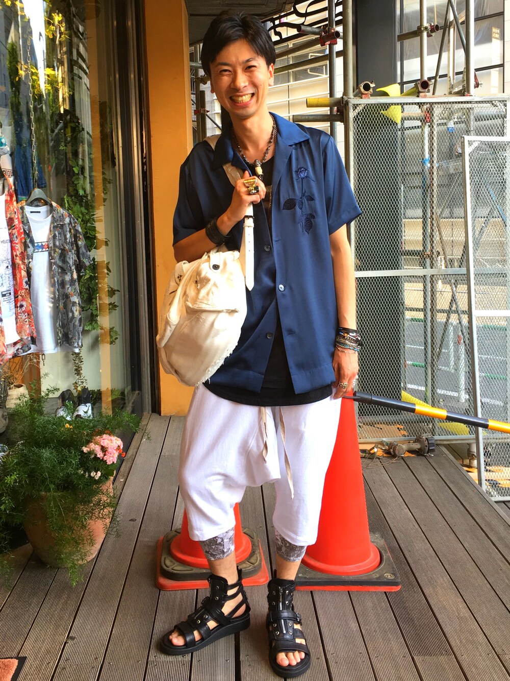 「夏コーデ、リラックススタイル、シャツスタイル、開襟シャツ、爽やかコーデ、KMRii、14th Addiction、ootd、ROYAL FLASH、サンダル」｜「FIT MIHARAYASUHIROのアイテム（シャツ/ブラウス、ブルー系）」を使った、izakazuさん（メンズ・178cm）の夏コーディネートの1枚目の写真