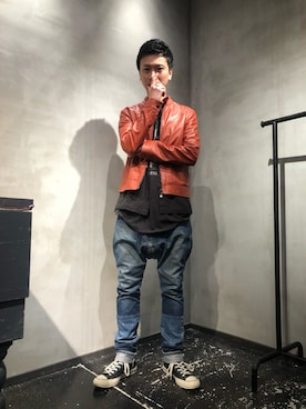 「レッド」｜「アイテム（ライダースジャケット）」を使った、izakazuさん（メンズ・178cm）の秋コーディネート