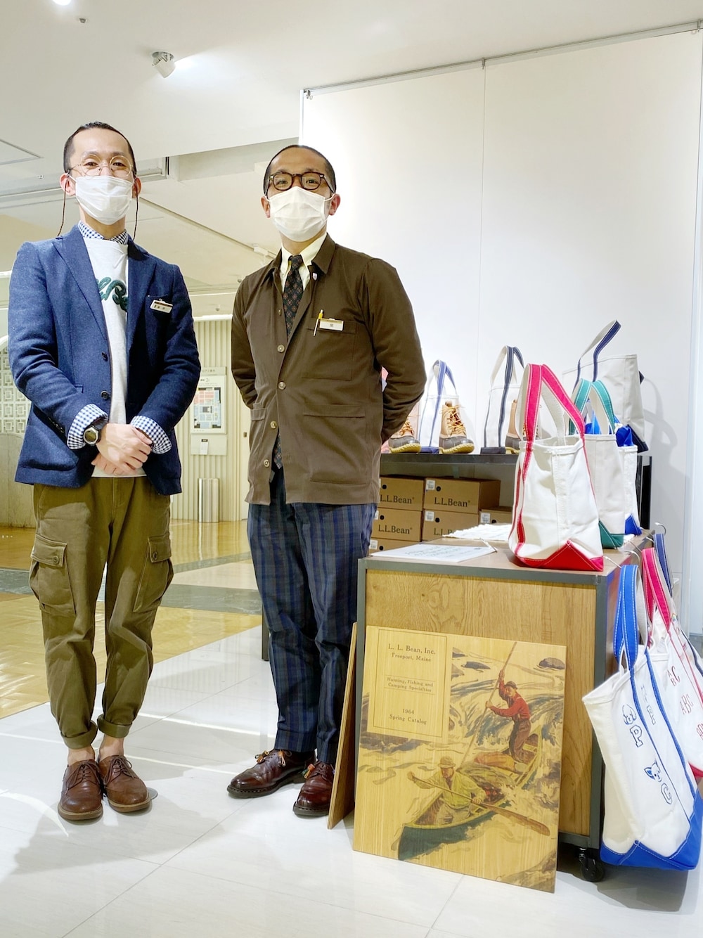「古着、スウェット、ジャケット、クラシカル、プレッピー、ヴィンテージ、トラッド、カーゴパンツ、アイビー、古着好きな人と繋がりたい」｜「L.L.Beanのボート・アンド・トート・バッグ、オープン・トップ ミディアム（トートバッグ、レッド系）」を使った、HIROさん（メンズ・170cm）の冬コーディネートの1枚目の写真