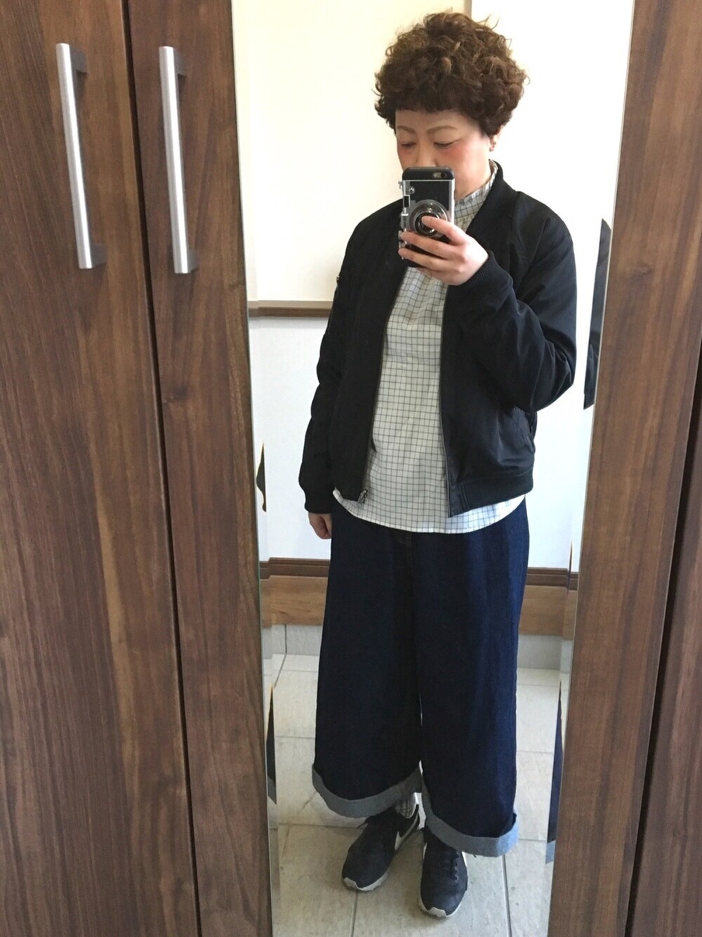 「春コーデ、MA-1、ワイドパンツ」｜「HeatherのリバーシブルMA-1/スカジャン　711655（MA-1、ブラック系）」を使った、透さん（レディース・154cm）の春コーディネートの1枚目の写真