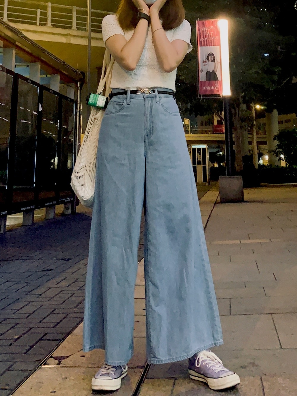 「UNIQLOのハイライズスーパーワイドジーンズ（デニムパンツ、ブルー系）」を使った、phoebeeeeeさん（レディース・160cm）の春コーディネートの1枚目の写真
