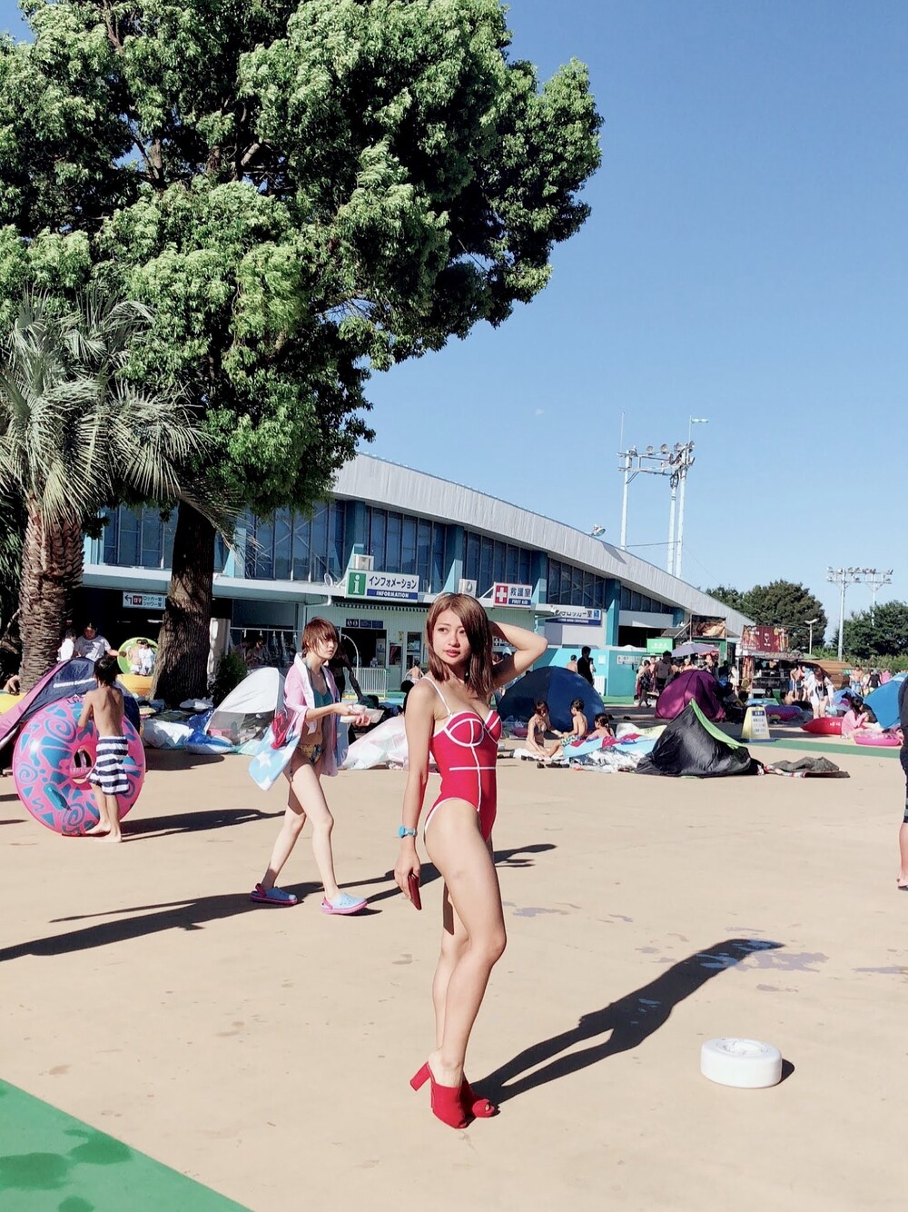 「プール、水着、お腹冷えない、ハデハデ」｜「H&Mのアイテム（水着、レッド系）」を使った、badgalktさん（レディース・153cm）の夏コーディネートの1枚目の写真