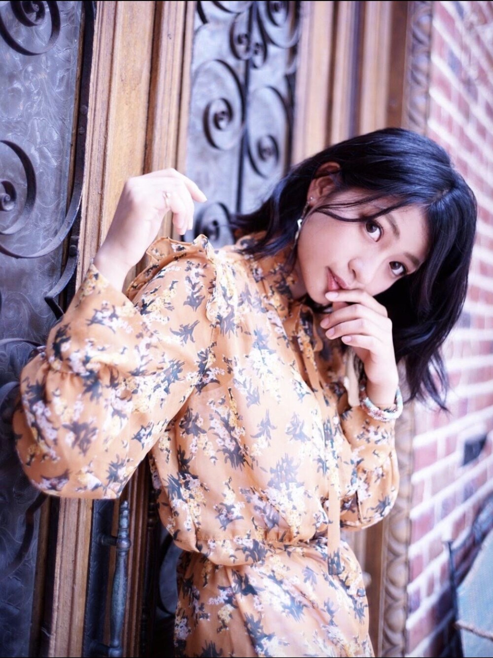 「花柄ワンピース、ガーリー過ぎず、キレイめ、可愛らしいお姉さんが着てそうなイメージ、髪色問わず着れる」｜「Simpliciteのアイテム（ワンピース、イエロー系）」を使った、badgalktさん（レディース・153cm）の夏コーディネートの1枚目の写真