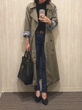 「プラダ」｜「アイテム（トレンチコート）」を使った、やまさん（レディース・158cm）の夏コーディネート