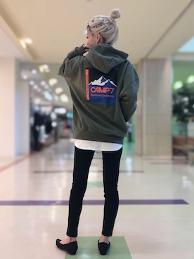 「アイテム（パーカー、グリーン系）」を使った、erina🥀さん（レディース・164cm）の秋コーディネート