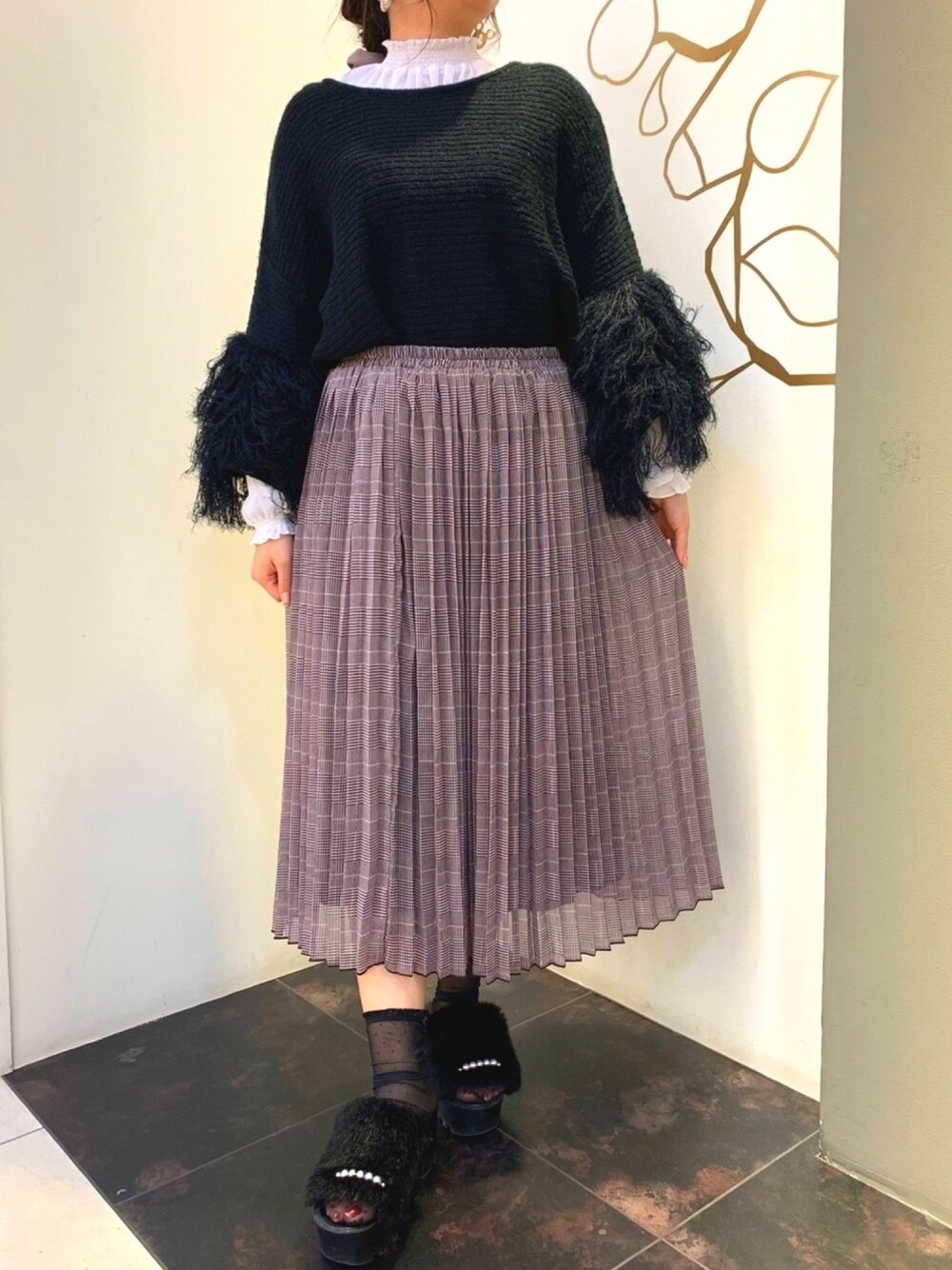 「Green Parks、Ehyphenworldgallery、グレンチェック、もこもこ、ファー、ゆるカワcode☺︎、グリンパcode🌹Kumamoto＿大江、休日スタイル」｜「Green　ParksのSET2点 スウェット+フリルプルオーバー（Tシャツ/カットソー、パープル系）」を使った、ㅁㅈㅋさん（レディース・156cm）の秋コーディネートの1枚目の写真