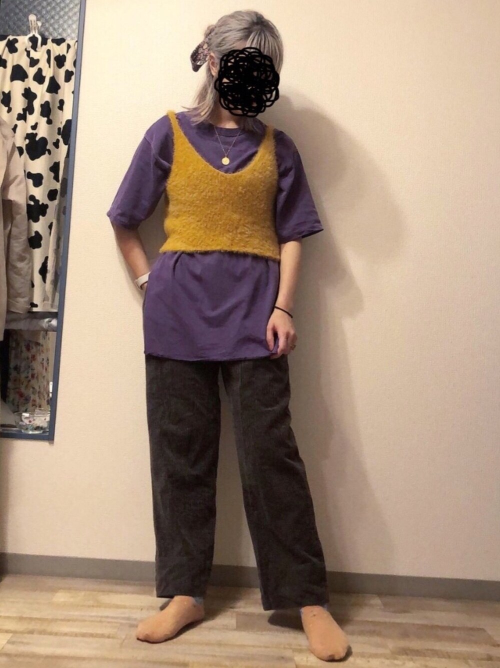 「秋服準備はじめました、カラーTシャツ、BEAMS BOY、ビスチェ、コーデュロイパンツ、古着、ハロウィンコーデ」｜「BEAMS BOYのSCREEN STARS × BEAMS BOY / 別注 ピグメント ショートスリーブ Tシャツ（Tシャツ/カットソー、パープル系）」を使った、とりさん（レディース・165cm）の秋コーディネートの1枚目の写真