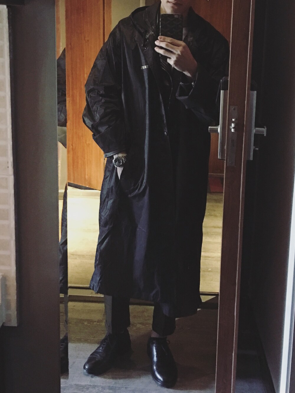 VETEMENTSのトレンチコートを使った人気ファッションコーディネート - WEAR