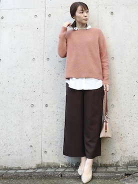 「ブラウンパンツ」｜「アイテム（パンプス）」を使った、COMME CA ISM STAFFさん（レディース・168cm）の秋コーディネート