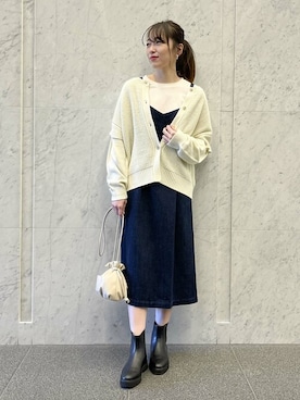 「ONIGIRI（オニギリ）のアイテム（ジャンパースカート）」を使った、COMME CA ISM STAFFさん（レディース・164cm）の秋コーディネート