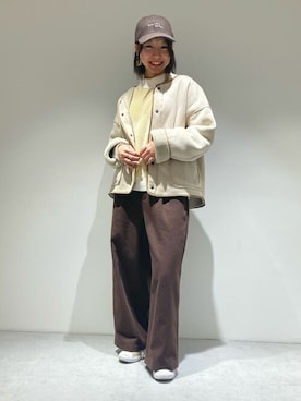 「ブラウンパンツ」｜「アイテム（キャップ）」を使った、COMME CA ISM STAFFさん（レディース・161cm）の冬コーディネート