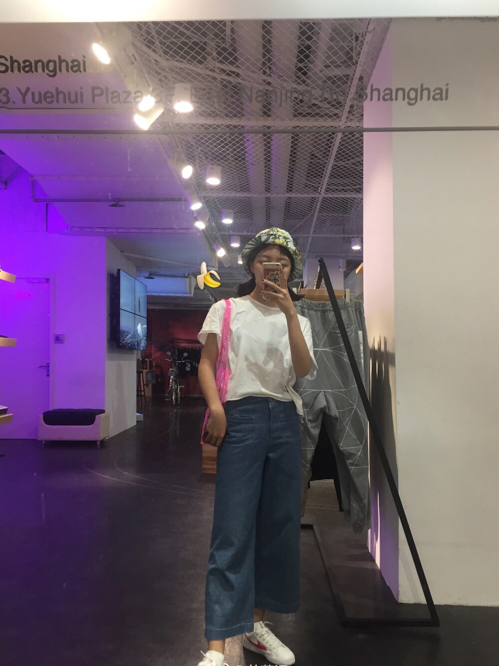 「STUSSYのアイテム（帽子、ブルー系）」を使った、zoodoggy さん（レディース・165cm）の夏コーディネートの1枚目の写真