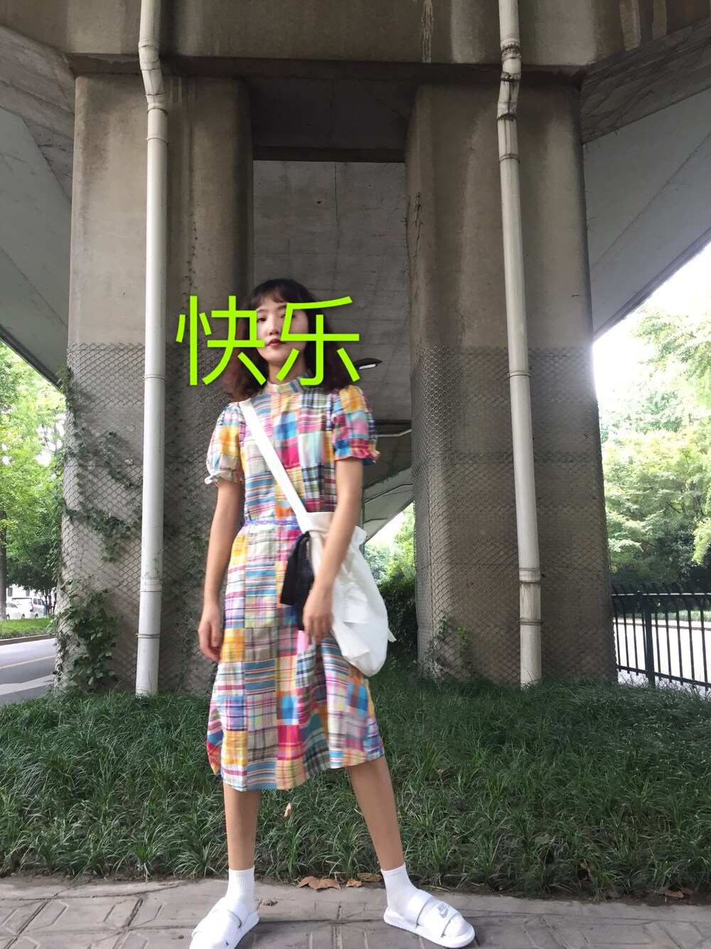 「NIKEのアイテム（その他シューズ、ホワイト系）」を使った、zoodoggy さん（レディース・165cm）の秋コーディネートの1枚目の写真