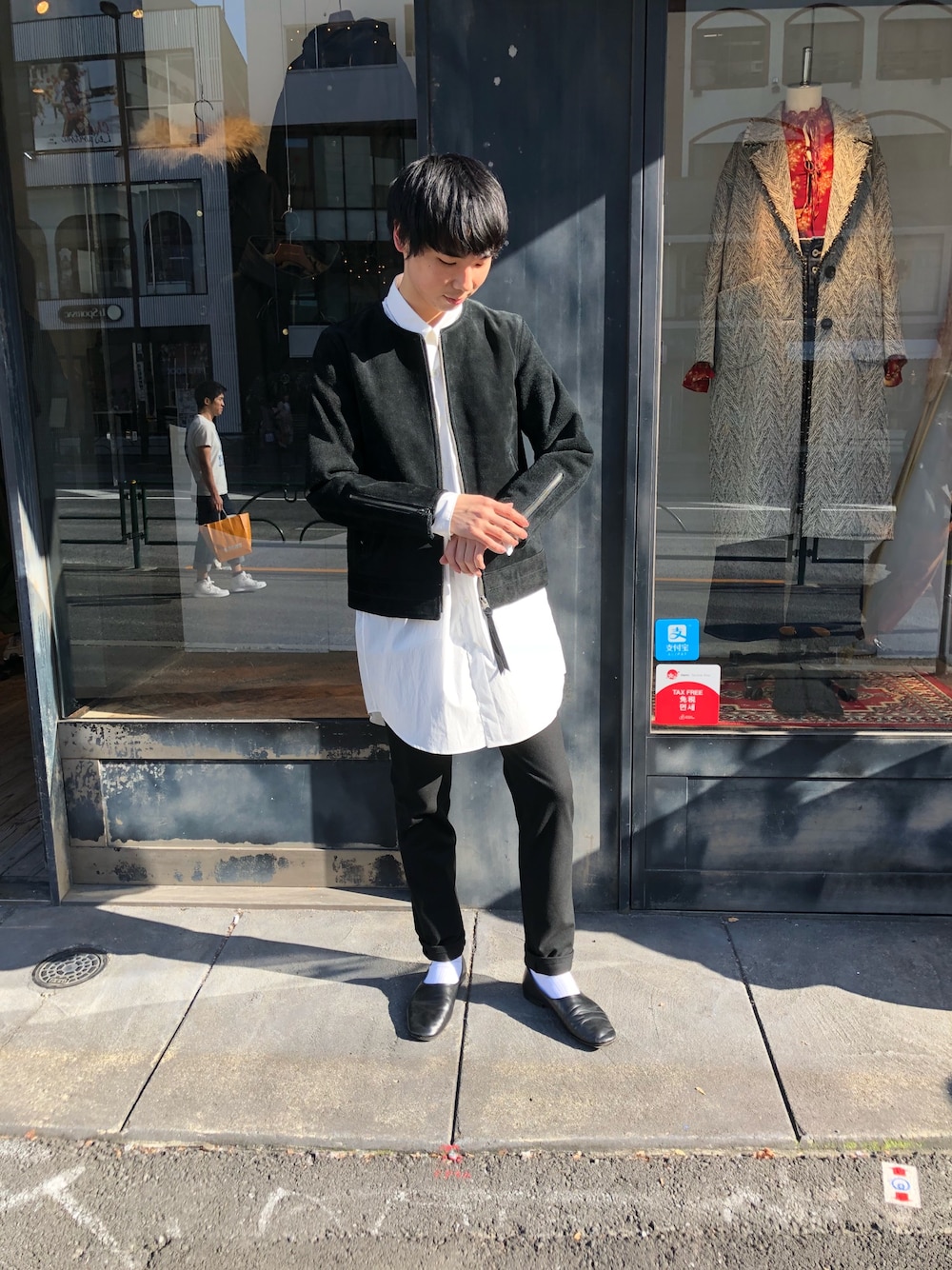 「ジョンブル、ジョンブル　プライベート　ラボ(Johnbull Private labo)、johnbull、Johnbull Private labo、秋のコーデ、モノトーン、黒、シンプル、シャツスタイル、レザージャケット」｜「Johnbullのシングルライダージャケット（ライダースジャケット、ブラック系）」を使った、shogoさん（メンズ・176cm）の秋コーディネートの1枚目の写真