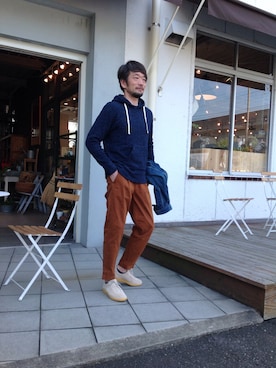 「アイテム（ニット/セーター、ブルー系）」を使った、D_MALL児島さん（メンズ・173cm）の秋コーディネート