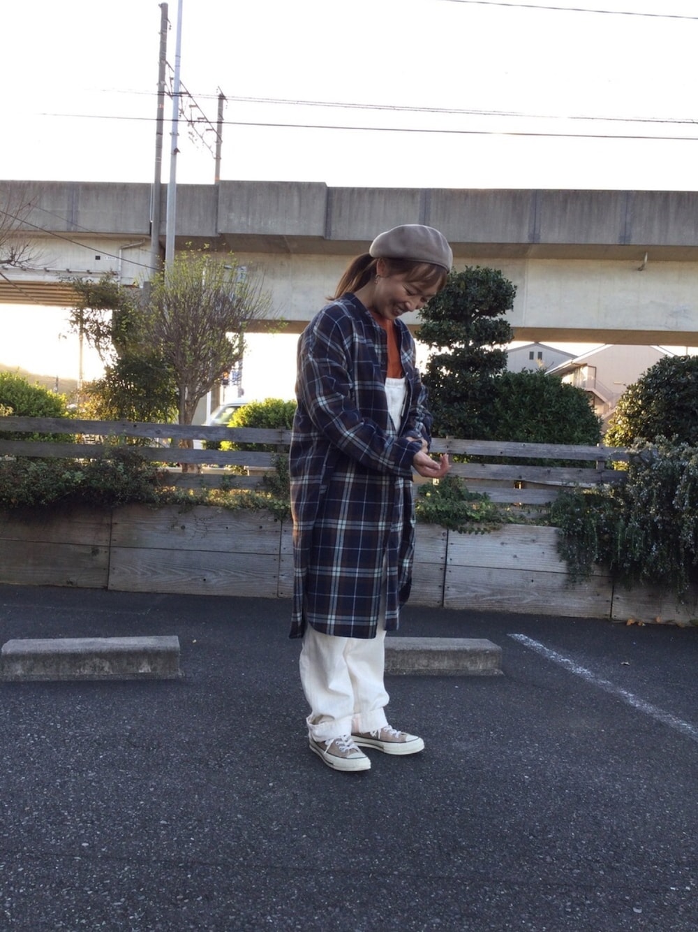 「チェック、カジュアル、ネルシャツ、オーバーオール、シャツワンピース、DMG、秋冬コーデ、Brocante、ドミンゴ、Domingo」｜「D.M.G.の[D.M.G / ディーエムジー] ビッグチェックフランネル スタンドカラーチュニック（シャツワンピース、ブルー系）」を使った、D_MALL児島さん（レディース・154cm）の冬コーディネートの1枚目の写真