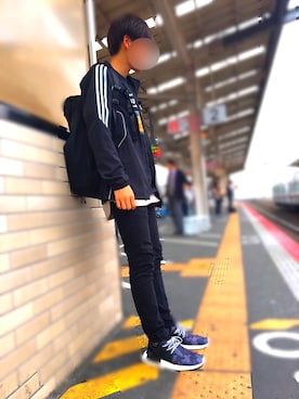 「adidas（アディダス）のアイテム（スニーカー、ブラック系）」を使った、きのちゃんさん（メンズ・175cm）の春コーディネート