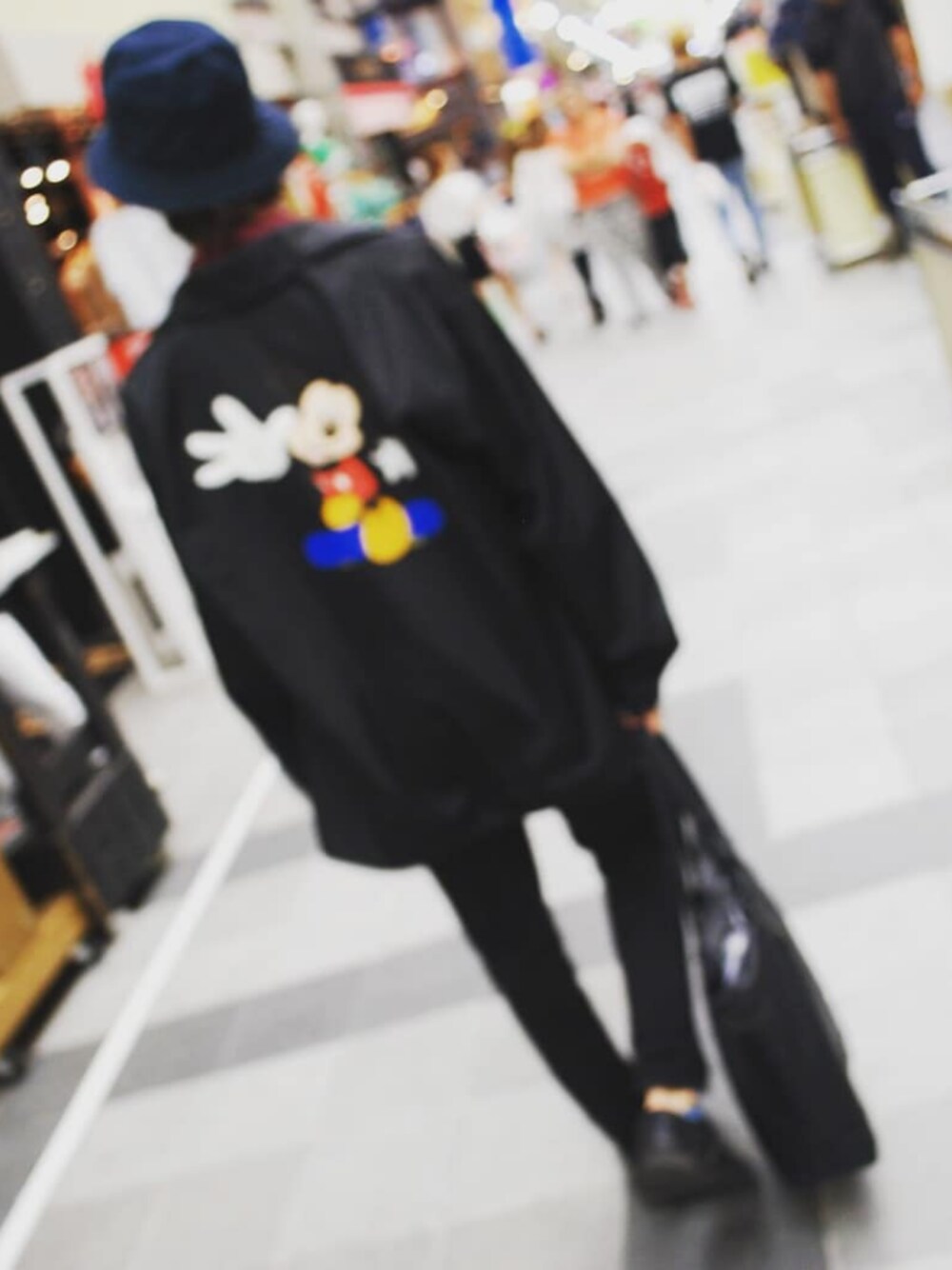 「シンプルコーデ、カジュアルコーデ、黒スキニー、低身長、ブラック、古着、大学生」｜「WEGOのWEGO/ストレッチスキニーパンツ（その他パンツ、ブラック系）」を使った、んたきち。さん（メンズ・170cm）の夏コーディネートの1枚目の写真