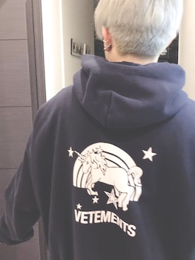 「VETEMENTS（ヴェトモン）のアイテム（パーカー、グレー系）」を使った、たけなか  ゆうとさん（メンズ・168cm）の夏コーディネート
