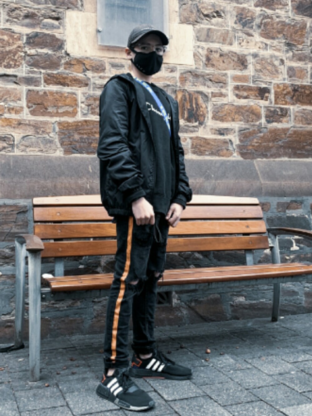 「ZARAのアイテム（デニムパンツ、ブラック系）」を使った、Tyson Makerさん（メンズ・163cm）の秋コーディネートの1枚目の写真