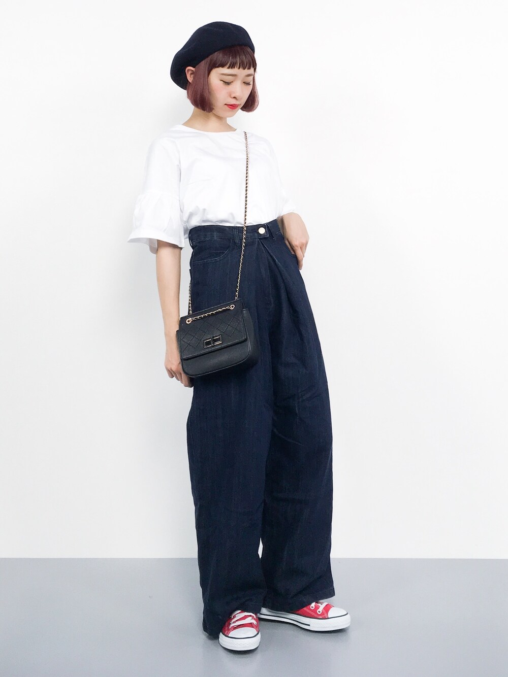 「ベレー帽、ワイドパンツ、お出かけコーデ、休日コーデ、シンプルコーデ、低身長、カジュアルコーデ、白Tシャツ、無地T、ちょこびおすすめ」｜「coca（coca）の綿100％袖フレア半袖Tシャツ（Tシャツ/カットソー、ホワイト系）」を使った、チョコビさん（レディース・154cm）の夏コーディネートの1枚目の写真