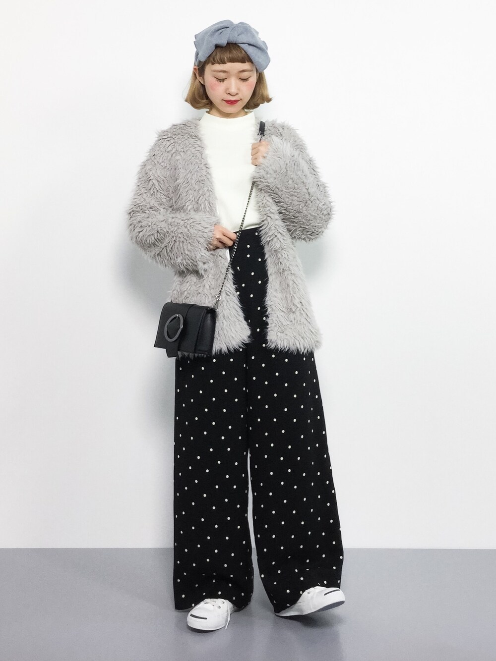 「ヘアバンド、カオリノモリ、ドット、もこもこ、寒い、冬、秋服、ドットパンツ、モコモコアウター」｜「JEANASISのハイネックリブタイトLS/772336（Tシャツ/カットソー、ベージュ系）」を使った、チョコビさん（レディース・154cm）の秋コーディネートの1枚目の写真