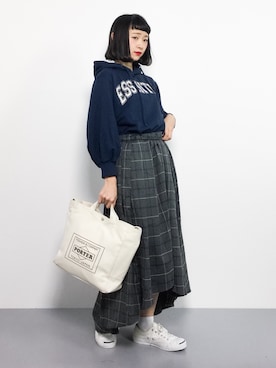 「URBAN RESEARCH（アーバンリサーチ）のボリュームスリーブロゴスウェット（パーカー）」を使った、チョコビさん（レディース・154cm）の秋コーディネート