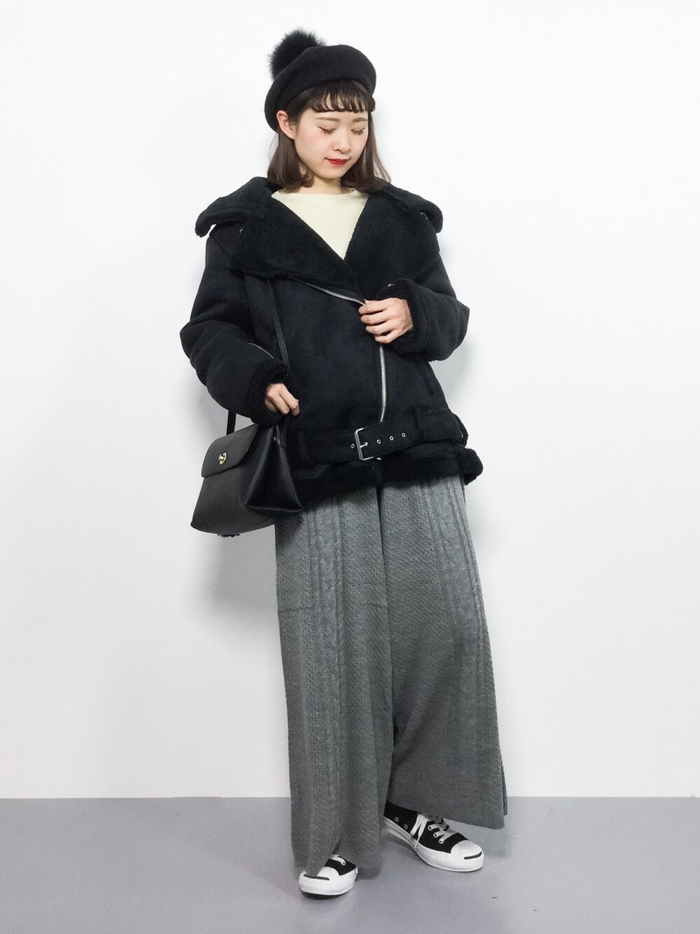 「WEGO、ライダース、ムートンコート、ニットパンツ、グレーパンツ、merlot、メルロー」｜「WEGOのWEGO/フェイクムートンライダースジャケット（ムートンコート、ブラック系）」を使った、チョコビさん（レディース・154cm）の秋コーディネートの1枚目の写真