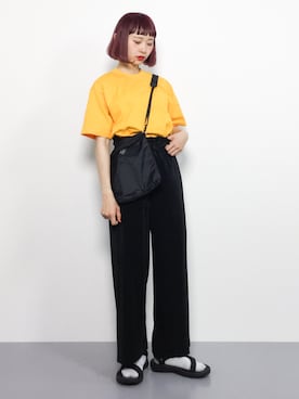 「Tシャツ」｜「アイテム（トップス、ゴールド系）」を使った、チョコビさん（レディース・154cm）の春コーディネート