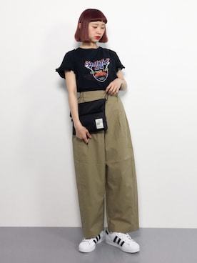 「chambre de charme（シャンブルドゥシャーム）のアイテム（パンツ）」を使った、チョコビさん（レディース・154cm）の春コーディネート