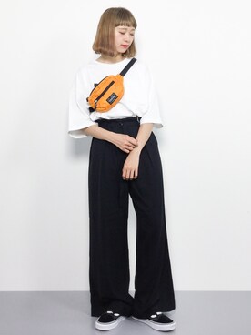 「アイテム（ボディバッグ/ウエストポーチ、イエロー系）」を使った、チョコビさん（レディース・154cm）の夏コーディネート