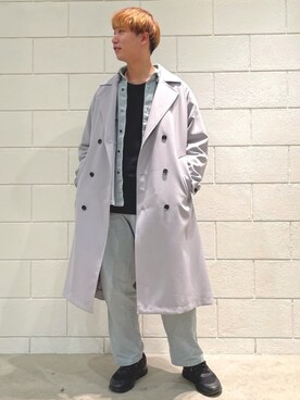 「サックスブルー」｜「アイテム（トレンチコート）」を使った、BABAさん（メンズ・177cm）の冬コーディネート