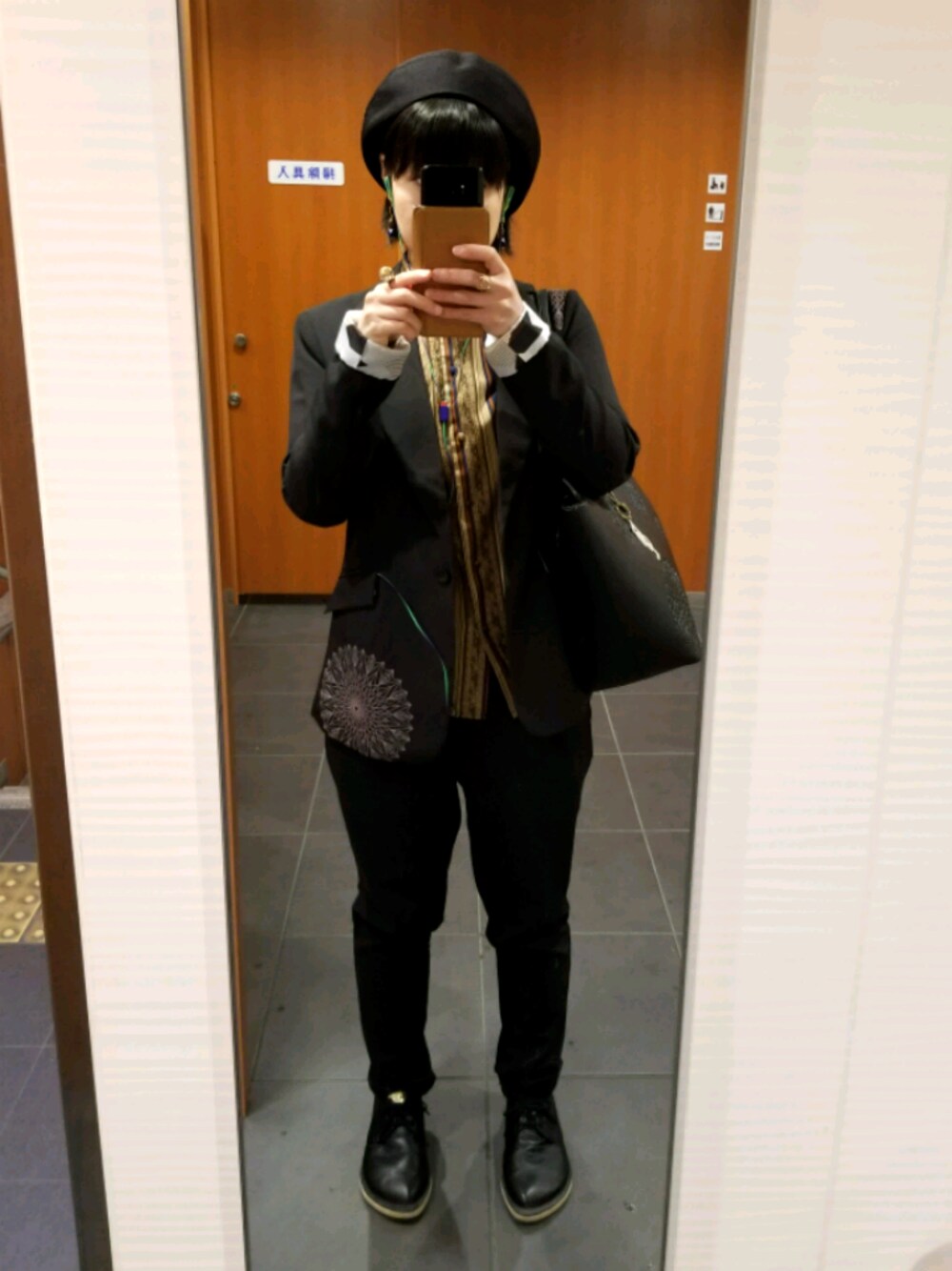 「GRAPEFRUIT MOON、ベレー帽、Desigual、Vivienne Westwood、mercibeaucoup,、RAGEBLUE、古着」｜「RAGEBLUEのTCストレッチタックテーパードパンツ/746883（その他パンツ、ブラック系）」を使った、いぬさん（レディース・158cm）の春コーディネートの1枚目の写真