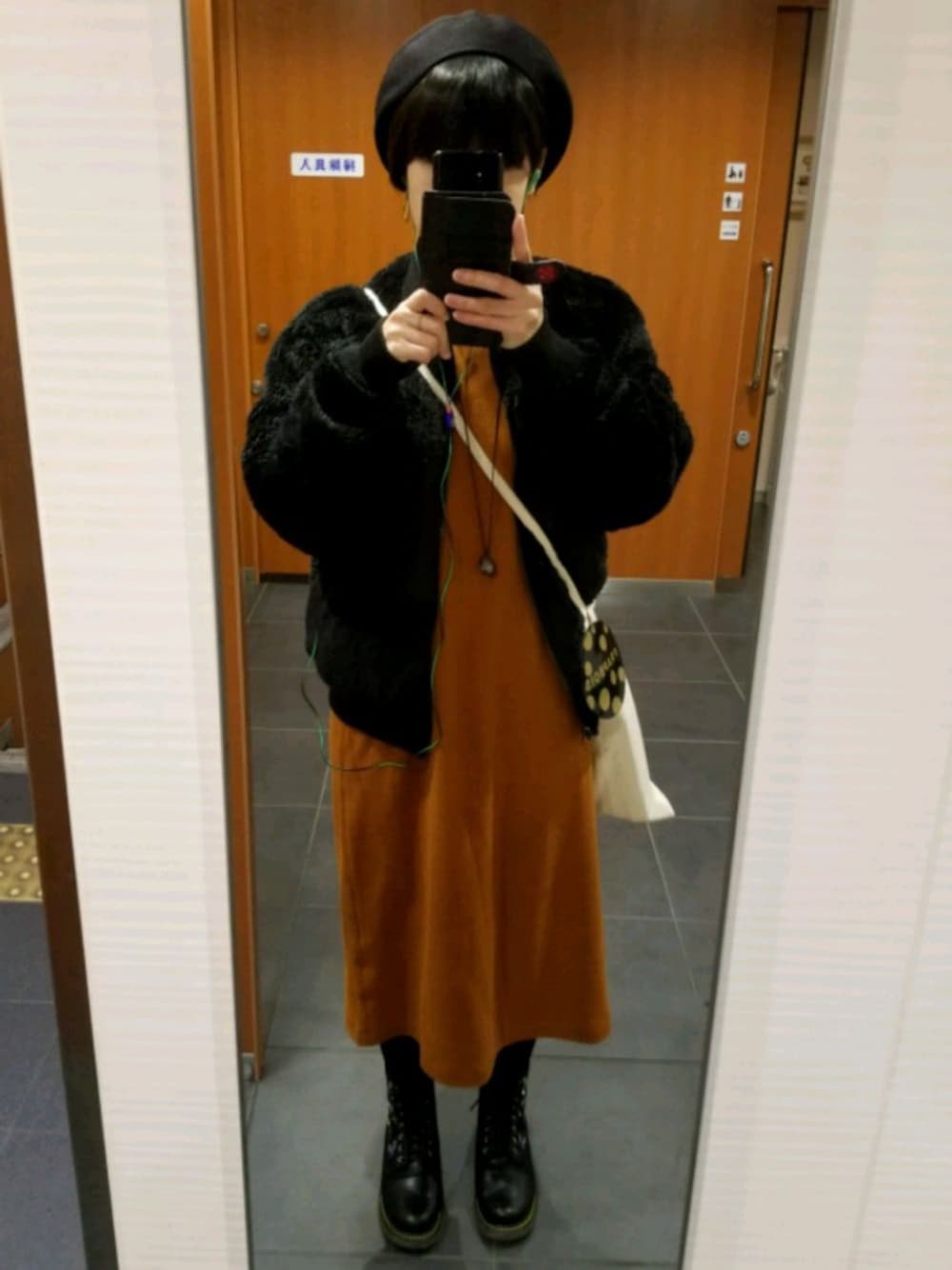 「ベレー帽、Vivienne Westwood、MA-1、GEORGE、ブーツ、ScoLar、FRAPBOIS、ワンピース、SHIPS、おまかせ定期便」｜「GORGEのアイテム（ジャケット/アウター、ブラック系）」を使った、いぬさん（レディース・158cm）の秋コーディネートの1枚目の写真