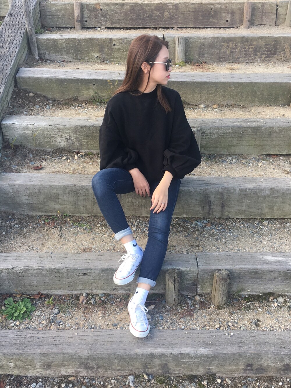 「シンプル、ootd、outfit、デニム、黒、秋、秋コーデ」｜「ANNAHLのアイテム（スウェット、ブラック系）」を使った、miyayaさん（レディース・158cm）の秋コーディネートの1枚目の写真