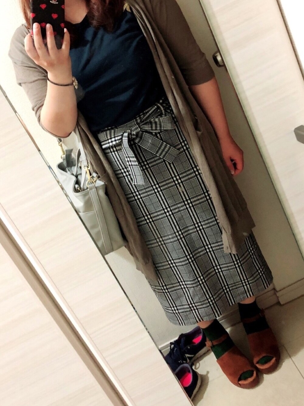 「チェックスカート、プチプラ、シンプル」｜「LOWRYS FARMのストラップヒールサンダル２　764090（サンダル、ブラウン系）」を使った、omiさん（レディース・154cm）の夏コーディネートの1枚目の写真