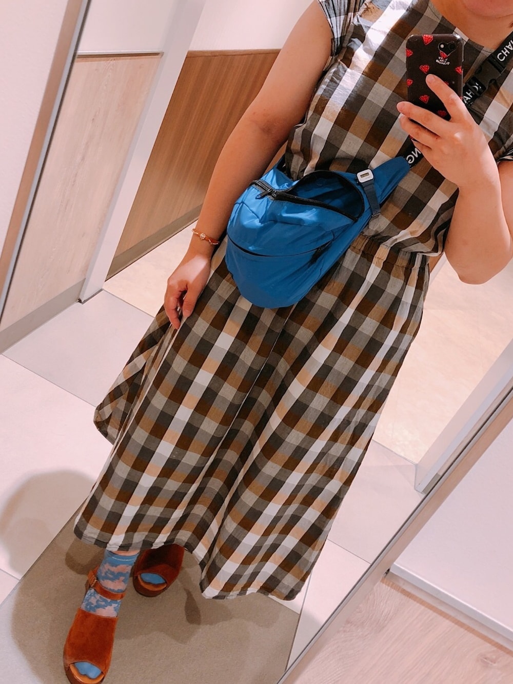 「ブロックチェックワンピース、ワンピース、GU、プチプラ、ラクチンコーデ、ぽっちゃり」｜「GUのアイテム（ワンピース、ブラウン系）」を使った、omiさん（レディース・154cm）の秋コーディネートの1枚目の写真