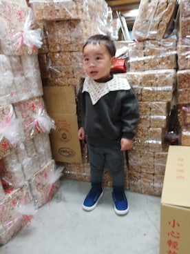 「UNIQLO（ユニクロ）のアイテム（チノパンツ、グレー系）」を使った、ikuさん（キッズ・90cm）の冬コーディネート