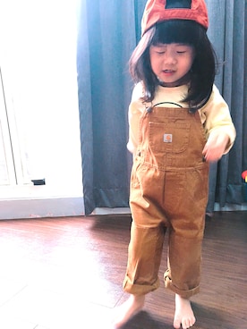 「Carhartt（カーハート）のアイテム（サロペット/オーバーオール）」を使った、咪丸sisterさん（キッズ・90cm）の冬コーディネート
