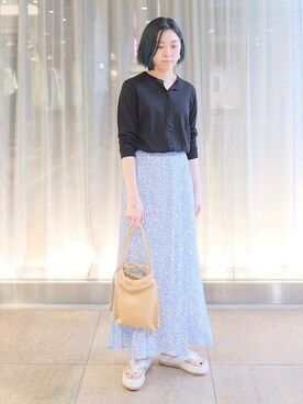 「SHIPS（シップス）のアイテム（ブレスレット）」を使った、豊川さん（レディース・155cm）の春コーディネート