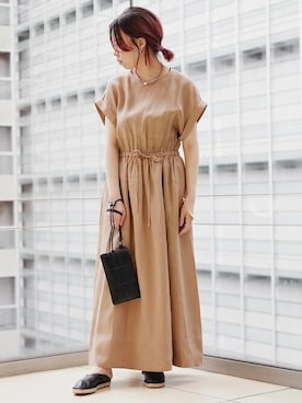 「アイテム（アクセサリー、ブルー系）」を使った、豊川さん（レディース・155cm）の秋コーディネート