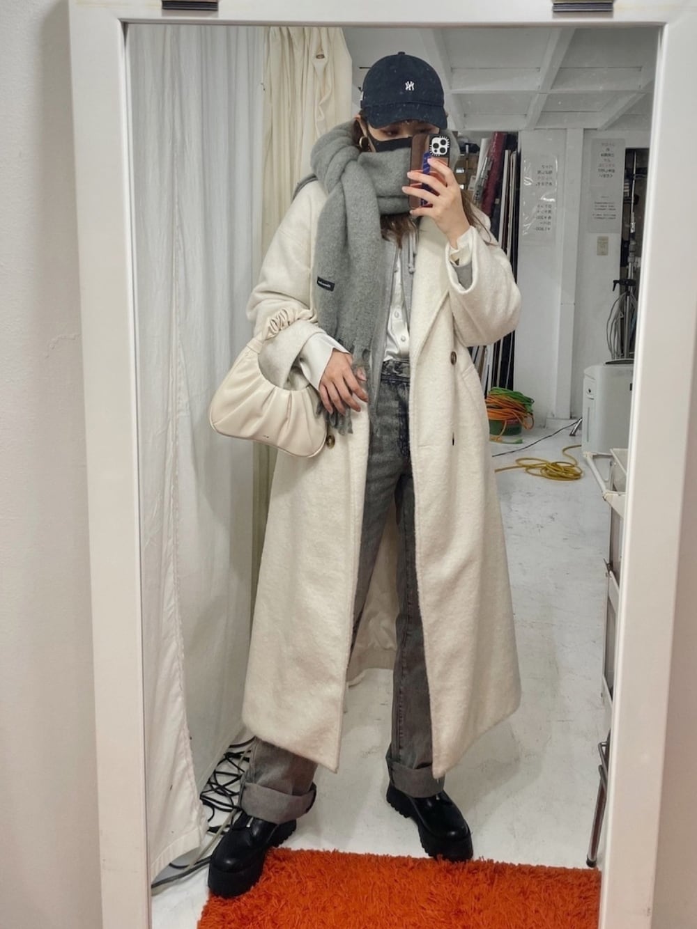 ZARAのパーカーを使った「ロングコート」の人気ファッション