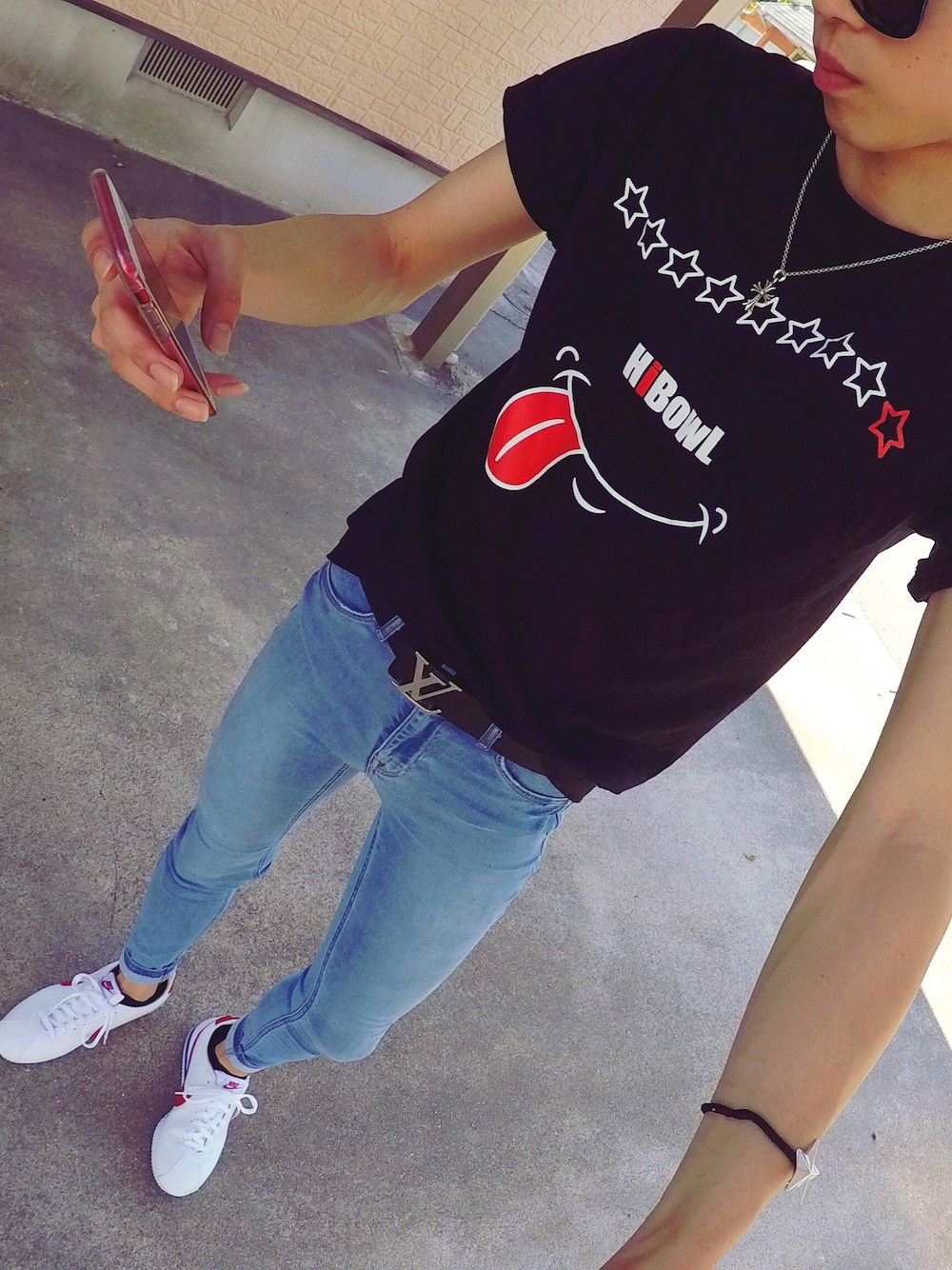 「HiBowL、休日スタイル、休日コーデ、シンプルコーデ、カジュアルコーデ、夏コーデ、H&M、NIKE、TOMFORD、LouisVuitton」｜「hibowlのアイテム（Tシャツ/カットソー、ブラック系）」を使った、たろさん（メンズ・177cm）の夏コーディネートの1枚目の写真