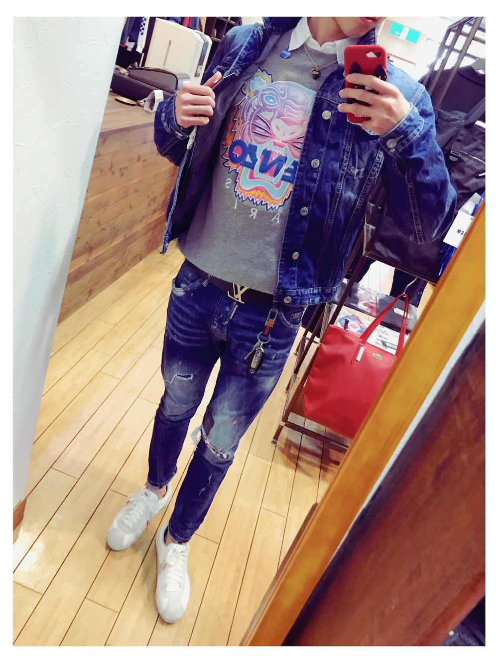 「デニムオンデニム、デニム、デニムジャケット、DSQUARED2、お洒落さんとつながりたい、シンプル、休日スタイル、KENZO、ナイキ、金持ち」｜「DSQUARED2のアイテム（デニムジャケット、ブルー系）」を使った、たろさん（メンズ・177cm）の冬コーディネートの1枚目の写真