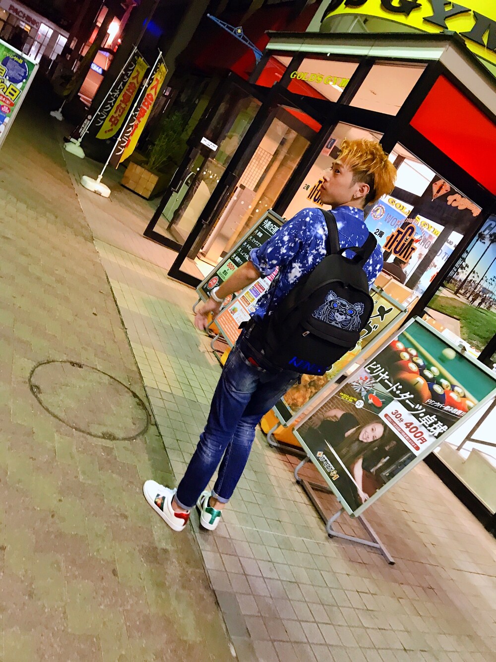 「シンプル、スニーカー、お洒落さんとつながりたい、ootd、デニムオンデニム、DSQUARED2、GUCCI、デニム、シャツスタイル」｜「DSQUARED2のSTRECH DENIM SHIRT（シャツ/ブラウス、ブルー系）」を使った、たろさん（メンズ・177cm）の夏コーディネートの1枚目の写真