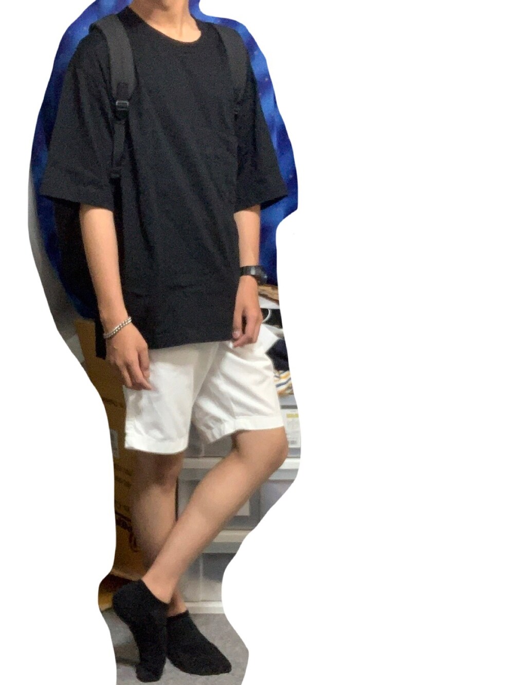 「お洒落さんとつながりたい、シンプル、夏コーデ、モノトーン、ショートパンツ、白パンツ、今日のコーデ、きれいめカジュアル、カジュアル、ゆるコーデ」｜「UNIQLOのオーバーサイズクルーネックT（半袖）（Tシャツ/カットソー、ブラック系）」を使った、𝙷𝚊𝚛𝚒𝚗𝚎𝚣𝚞𝚖𝚒さん（メンズ・170cm）の夏コーディネートの1枚目の写真