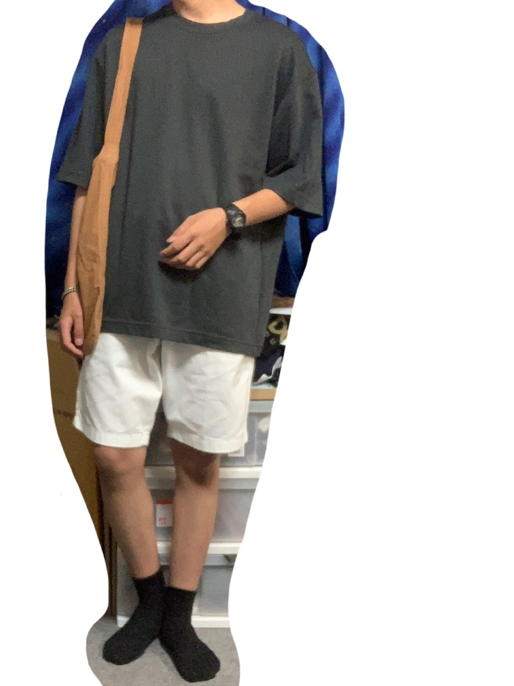 「シンプルコーデ、お洒落さんとつながりたい、カジュアルコーデ、夏コーデ、ショートパンツ、白パンツ、休日スタイル、リラックススタイル、ゆるコーデ、オトナカジュアル」｜「UNIQLOのアイテム（Tシャツ/カットソー、グレー系）」を使った、𝙷𝚊𝚛𝚒𝚗𝚎𝚣𝚞𝚖𝚒さん（メンズ・170cm）の夏コーディネートの1枚目の写真