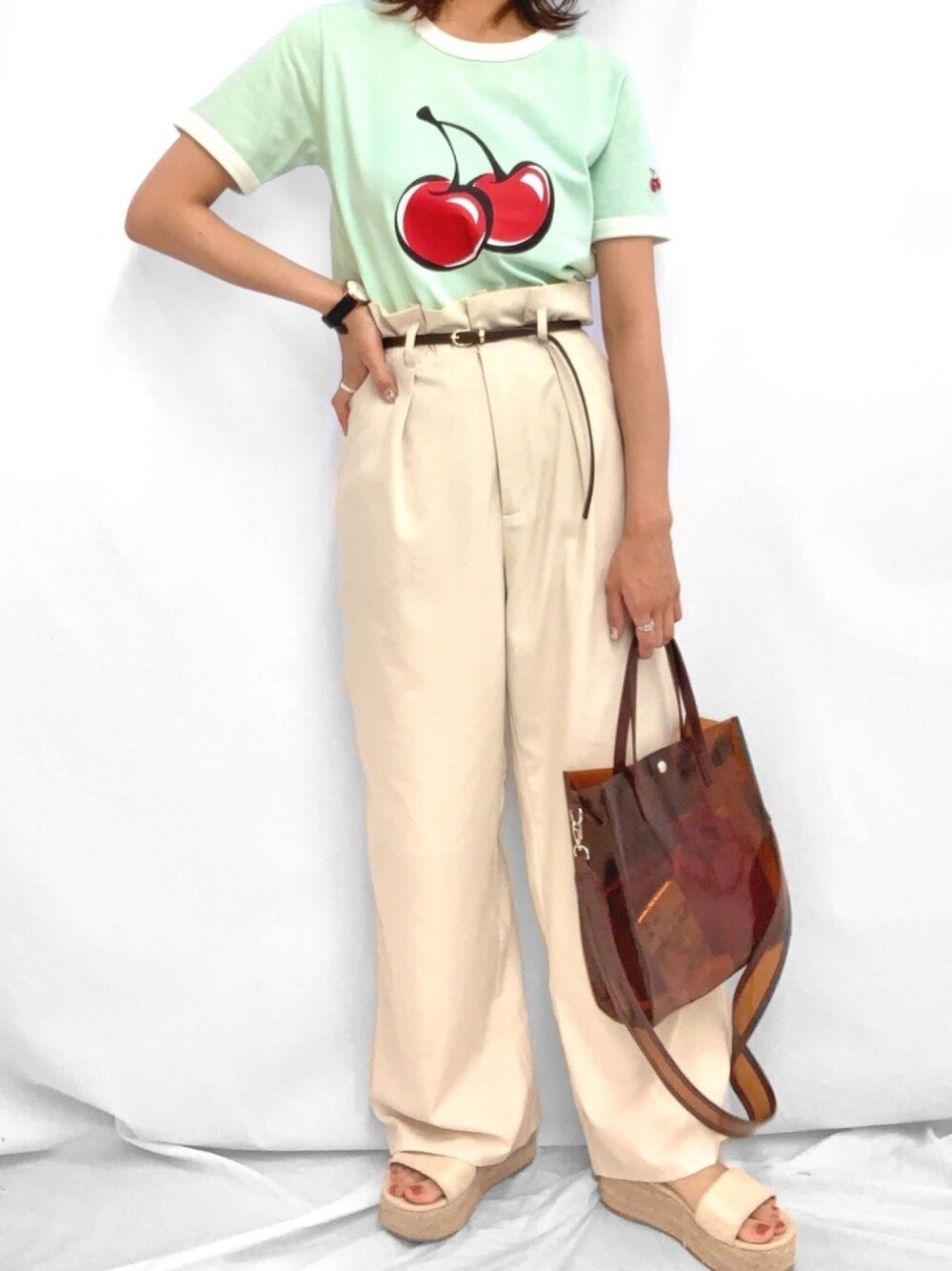「kirsh、キルシー、韓国ファッション、韓国ブランド、ootd、夏コーデ、クリアバッグ、厚底サンダル、リラックススタイル、カジュアル」｜「KIRSHの【ZOZO限定】BIGCHERRY RINGER TEE/ビックチェリーリンガープリントTシャツLC（Tシャツ/カットソー、グリーン系）」を使った、kirshさん（レディース・162cm）の夏コーディネートの1枚目の写真
