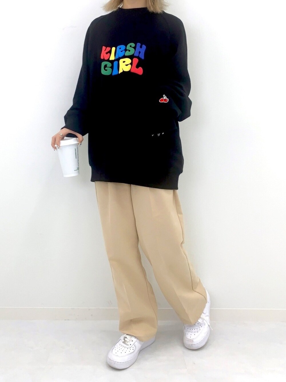 「kirsh、キルシー、韓国ファッション、韓国ブランド、ゆるコーデ、カジュアル、スウェット、低身長、ootd、ビッグシルエット」｜「KIRSHのGIRL LOGO SWEATS/ガールロゴスウェットOG（スウェット、ブラック系）」を使った、kirshさん（レディース・162cm）の秋コーディネートの1枚目の写真